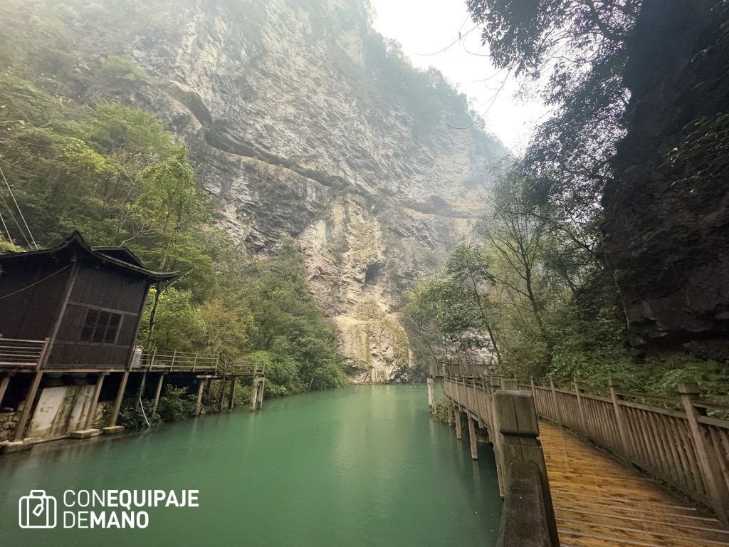 Rio en el fondo del cañón en la zona de Grand Canyon Scenic Area